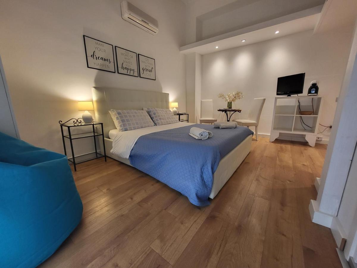 Living Cagliari Marina Bed & Breakfast Dış mekan fotoğraf