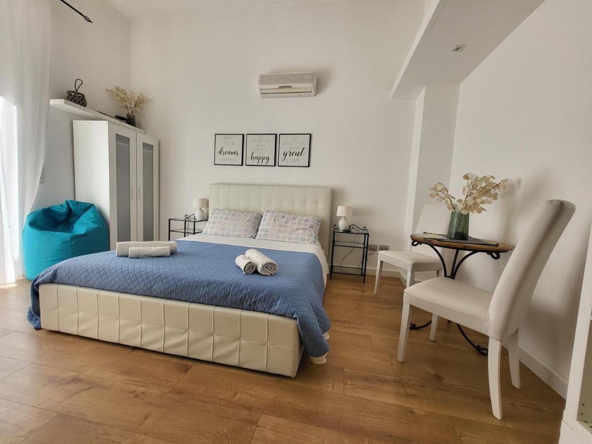 Living Cagliari Marina Bed & Breakfast Dış mekan fotoğraf
