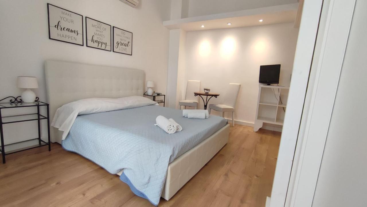 Living Cagliari Marina Bed & Breakfast Dış mekan fotoğraf